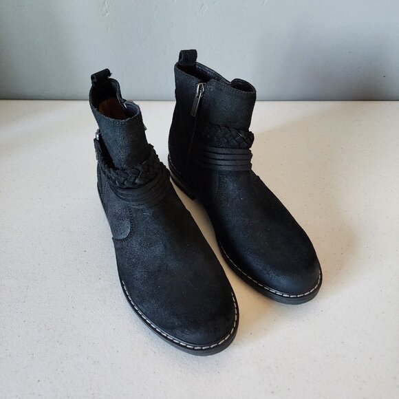 Earth Black Suede Bootie "NEW" - Picture 2 of 16